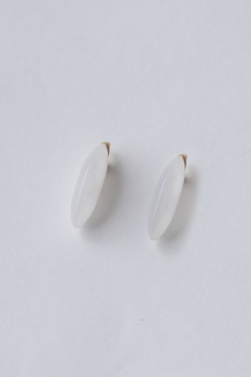 Brinco Pedra Resinada Off-white