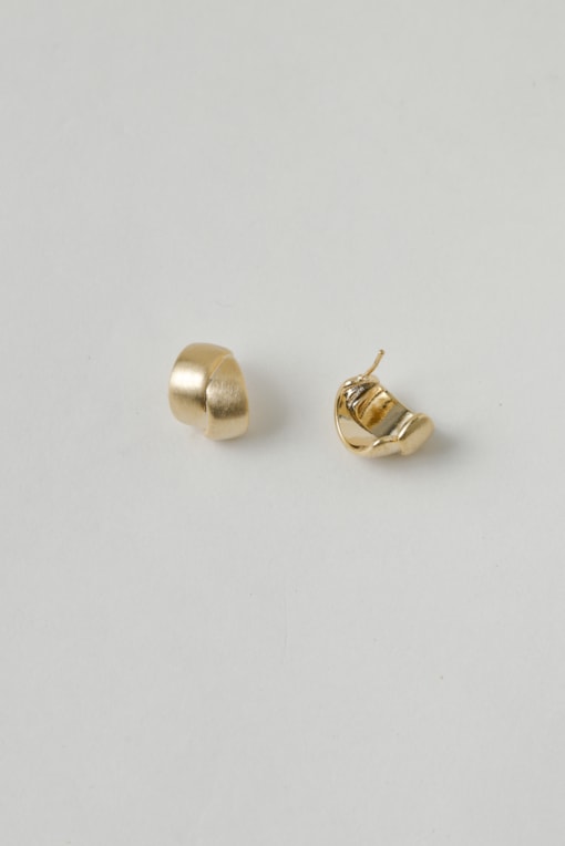 Brinco Pequeno Fosco  Dourado