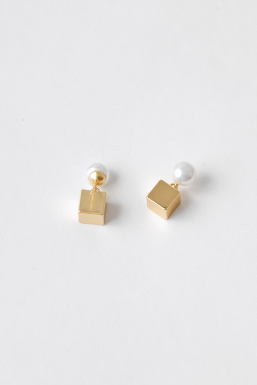 Brinco Pérola com Pingente Quadrado Dourado