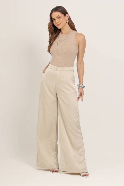 Calça Acetinada Pantalona
                                                    
                                                     Bege