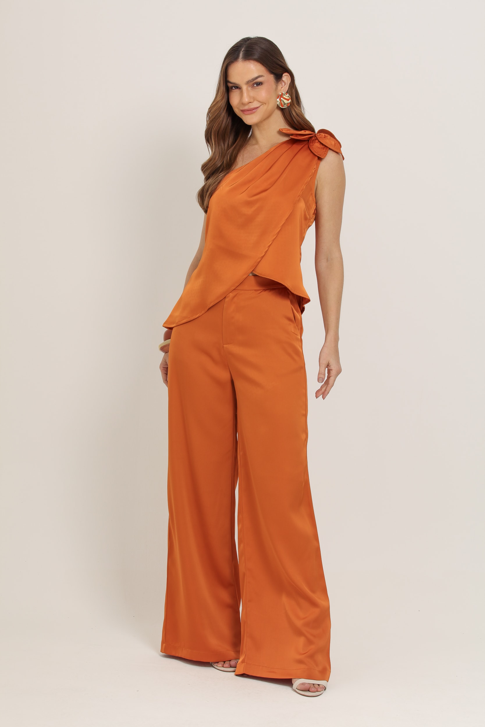 Calça Acetinada Pantalona
                                        
                                         Laranja