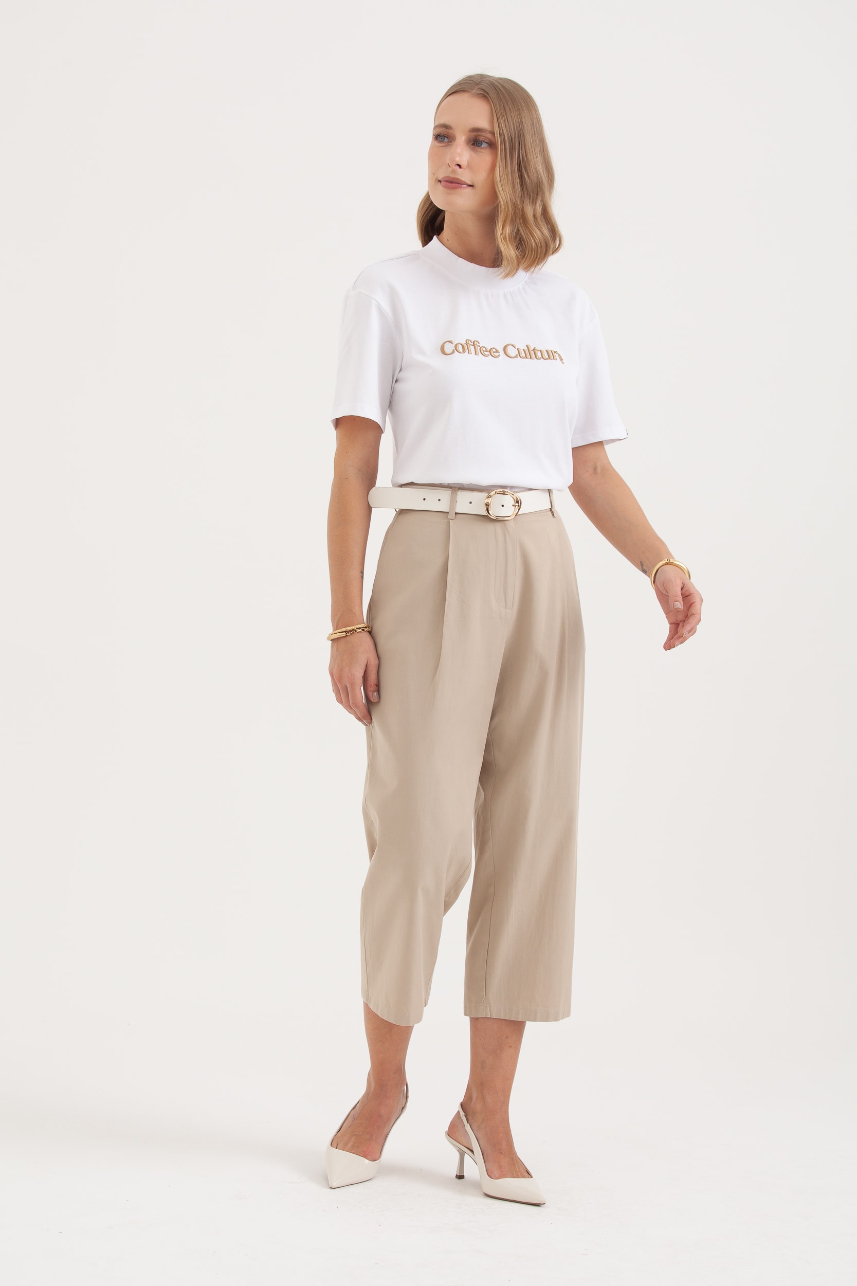 Calça Chino Comprimento Capri Bege