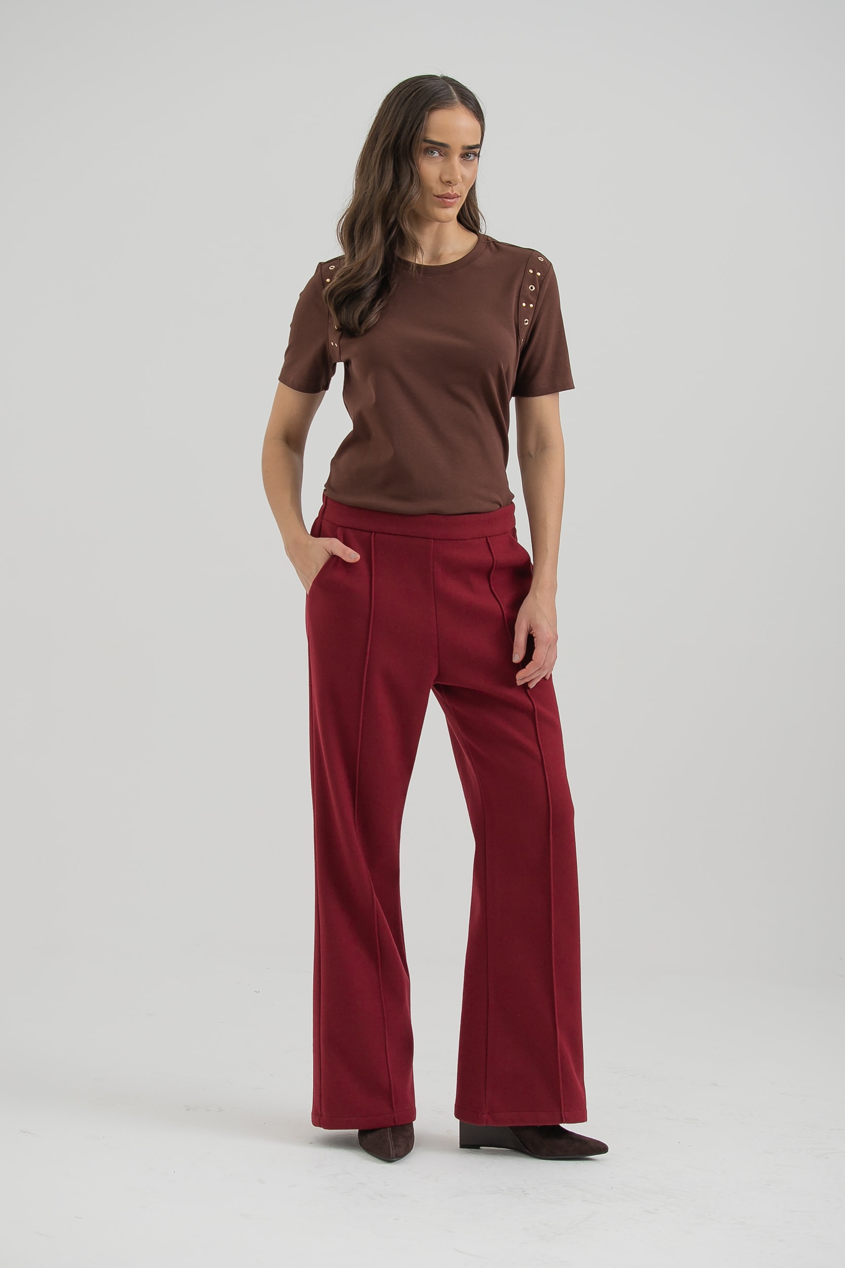 Calça Flare Com Recorte Vinho