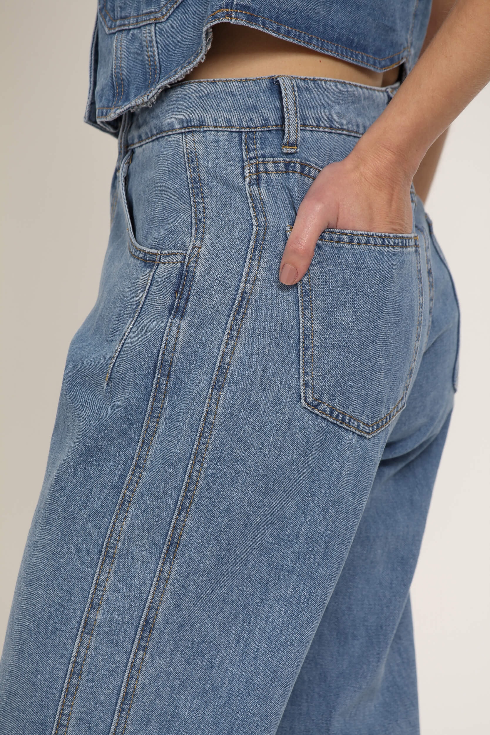 Calça Jeans Reta Detalhe Lateral Jeans