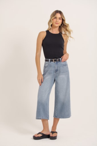 Calça Pantacourt Jeans Recorte Lateral Diagonal Jeans
