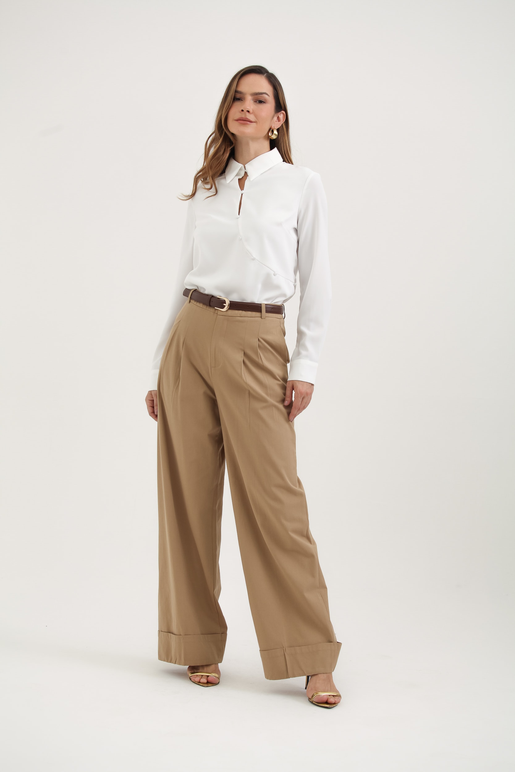 Calça Pantalona Chino Com Pregas Bege