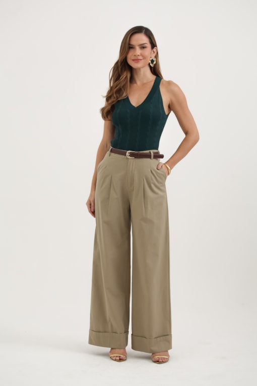 Calça Pantalona Chino Com Pregas Caqui
