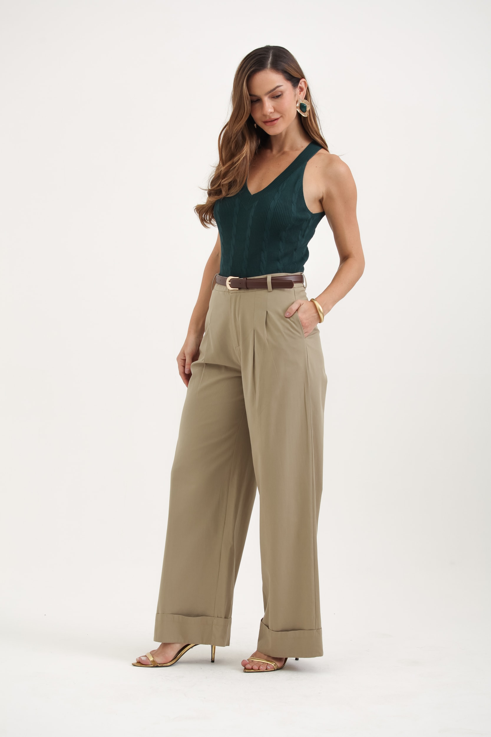Calça Pantalona Chino Com Pregas Caqui
