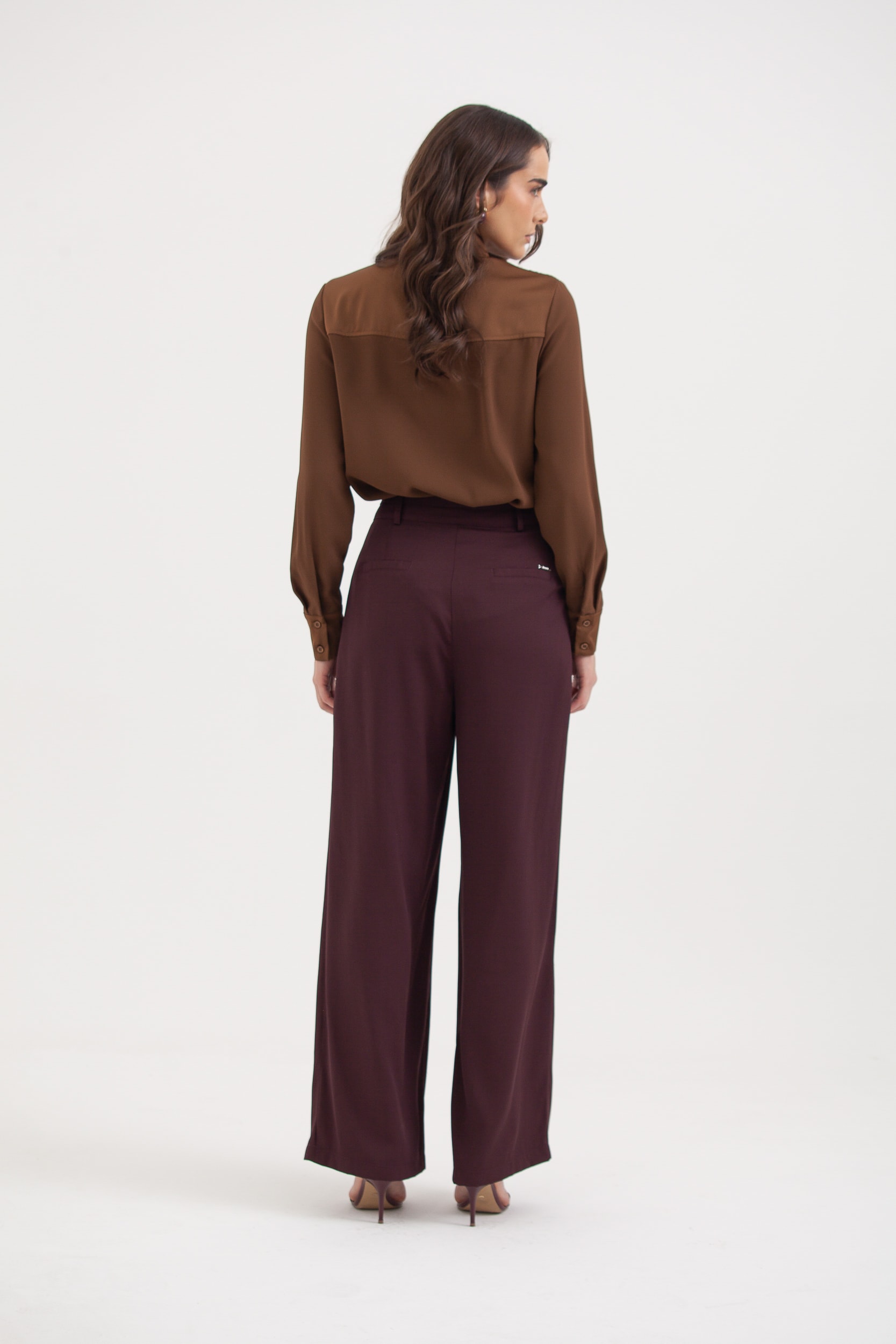 Calça Pantalona Pregas Frontais Cós Recorte Ameixa