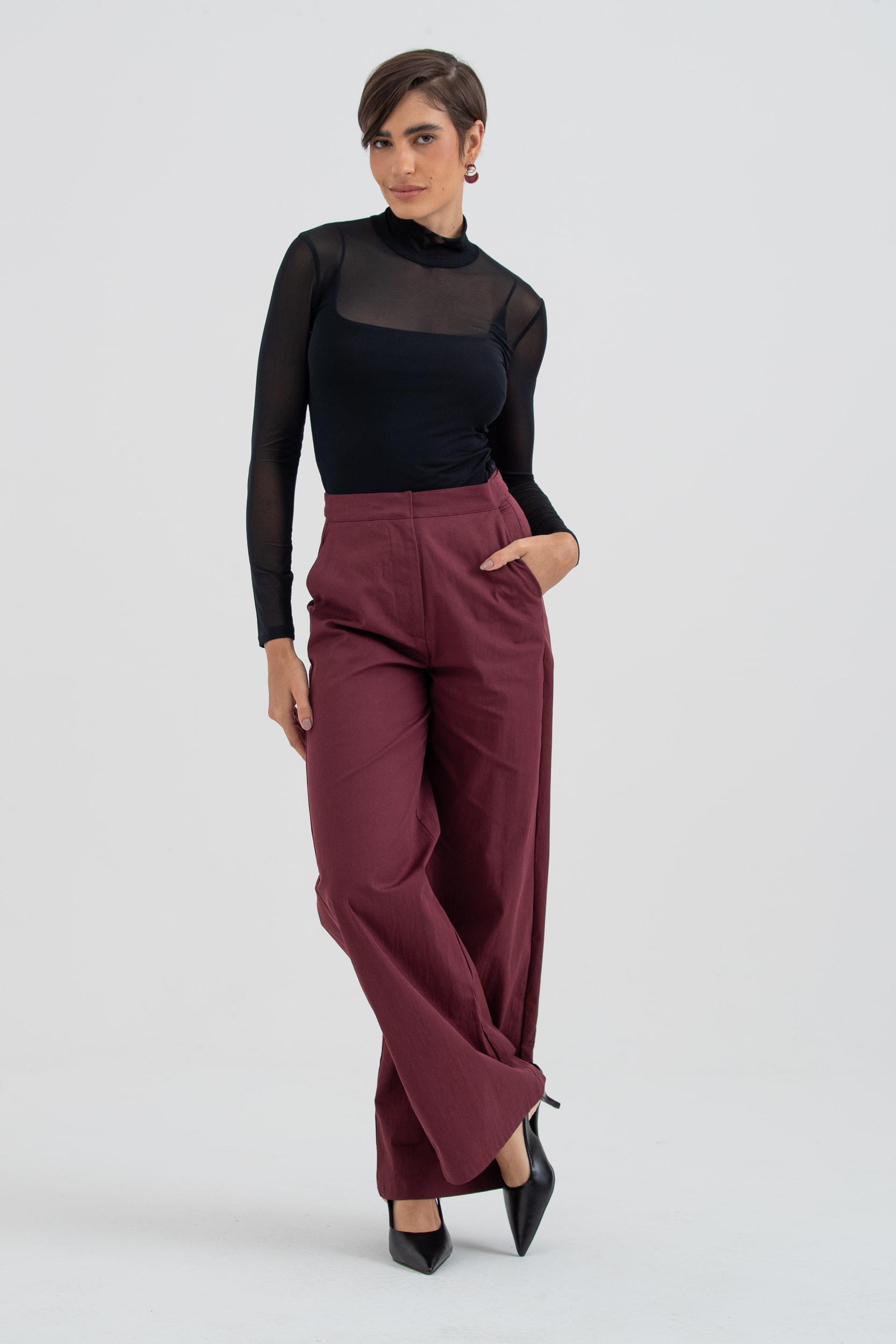 Calça Sarjada Bolsos Frente Vinho