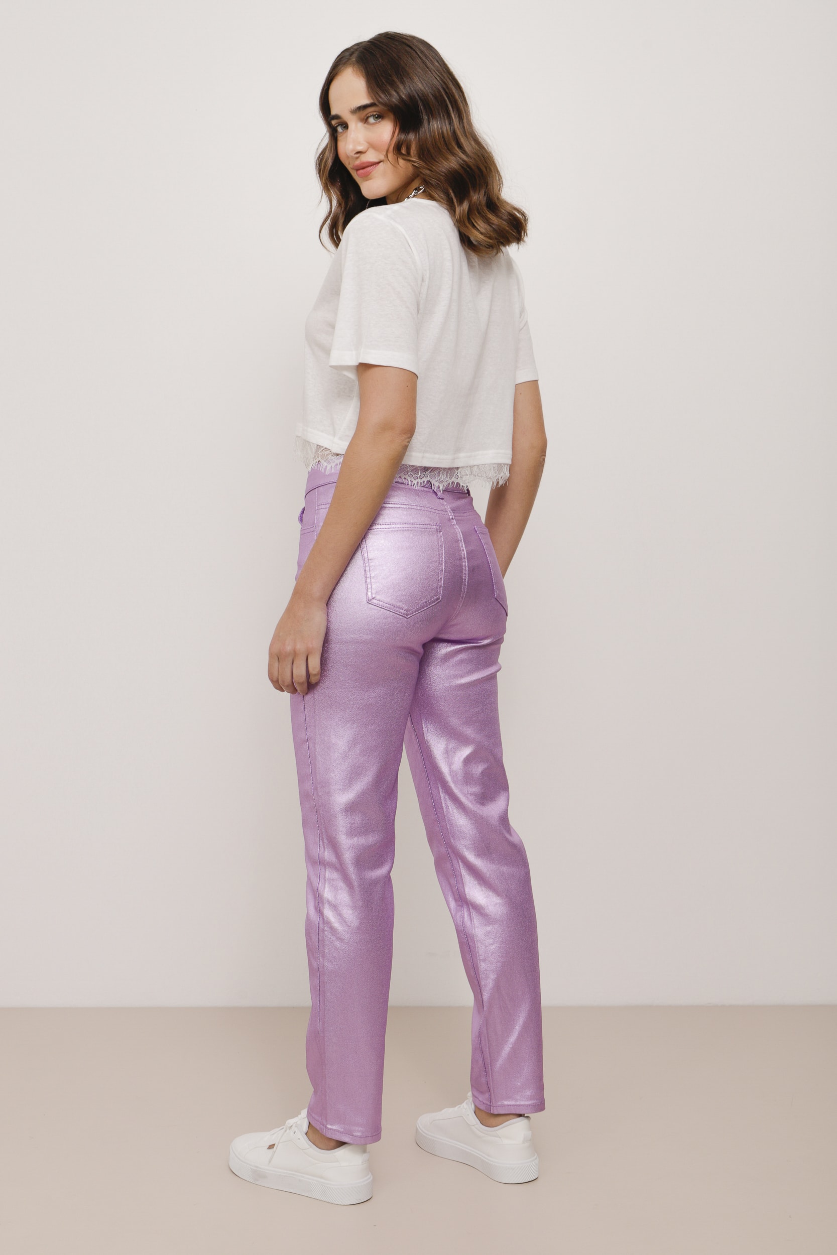 Calça Skinny Sarja Resinada Lilas