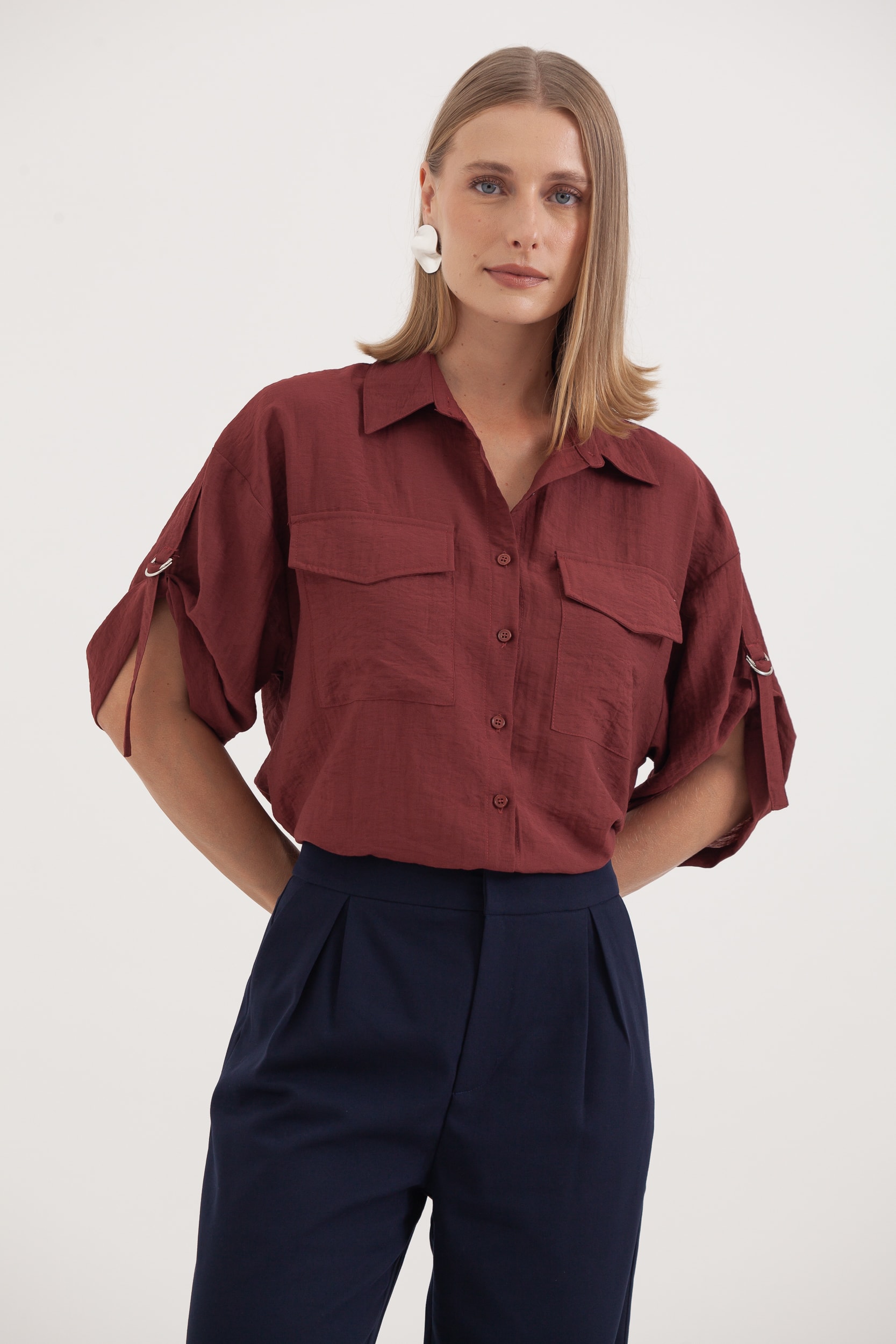 Camisa Com Fivela Regulável Na Manga Ferrugem