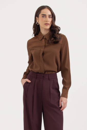 Camisa Com Pala Gola Punho Acetinados Marrom
