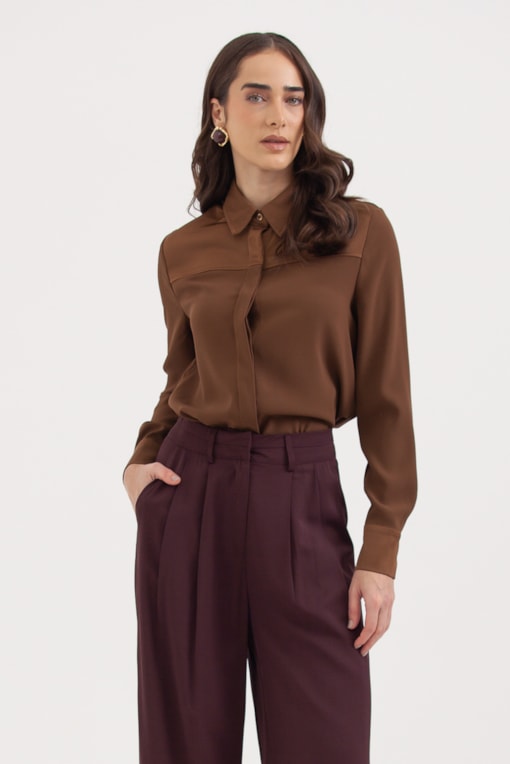 Camisa Com Pala Gola Punho Acetinados Marrom