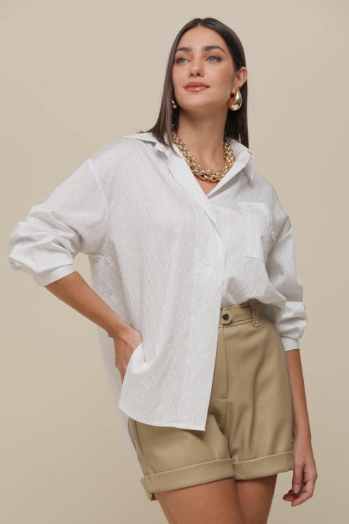 Camisa Listrada Bolso Assimétrico  Off-white