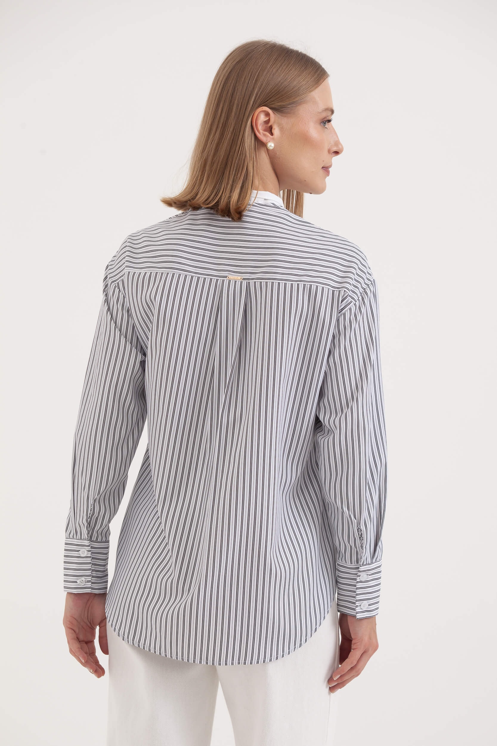 Camisa Listrada Com Renda Frontal Preto