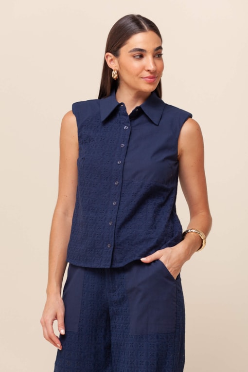 Camisa Sem Mangas Laise com Detalhe de Bolso Marinho 