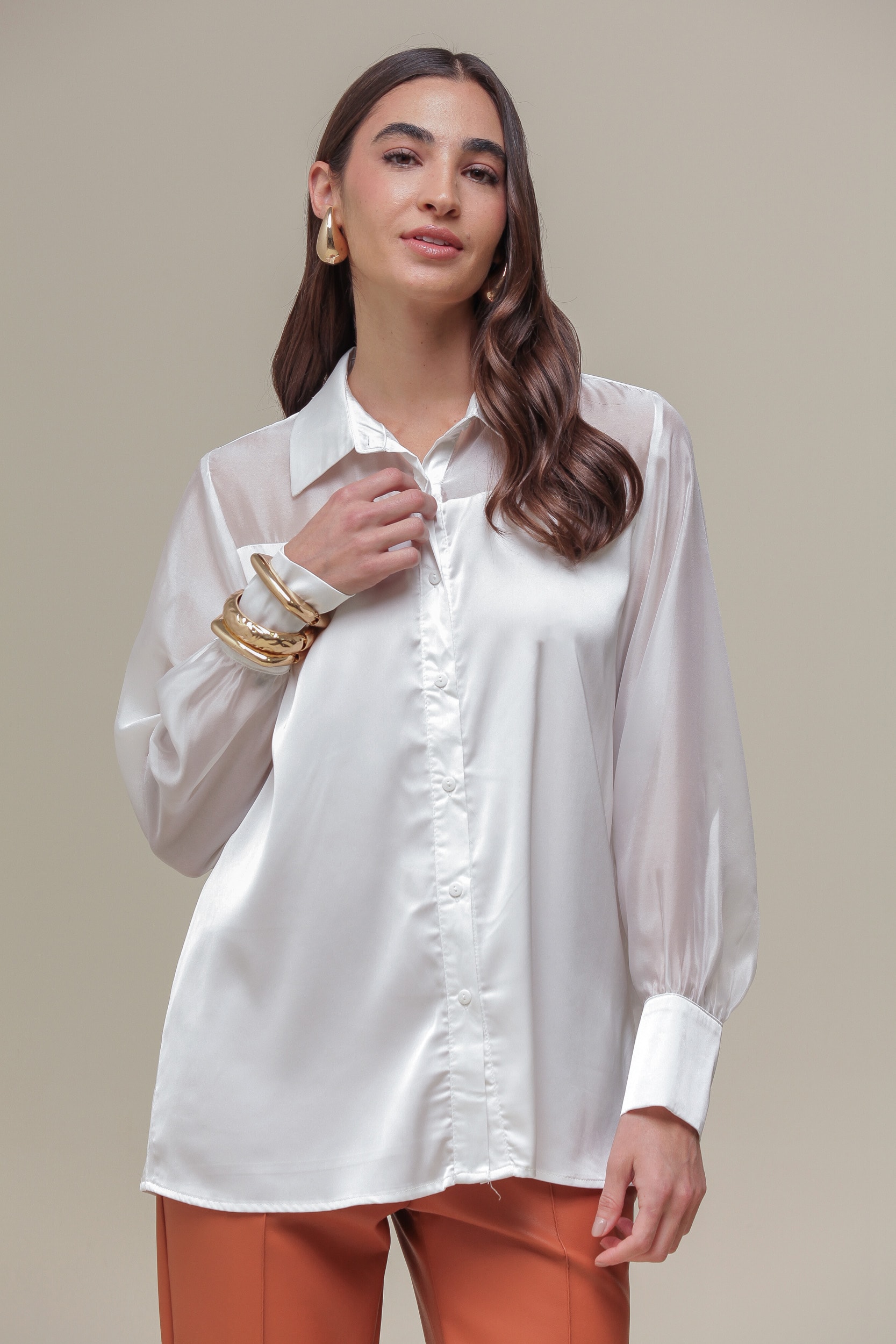 Camisa Social Acetinada com Detalhe em Tafetá Off-white