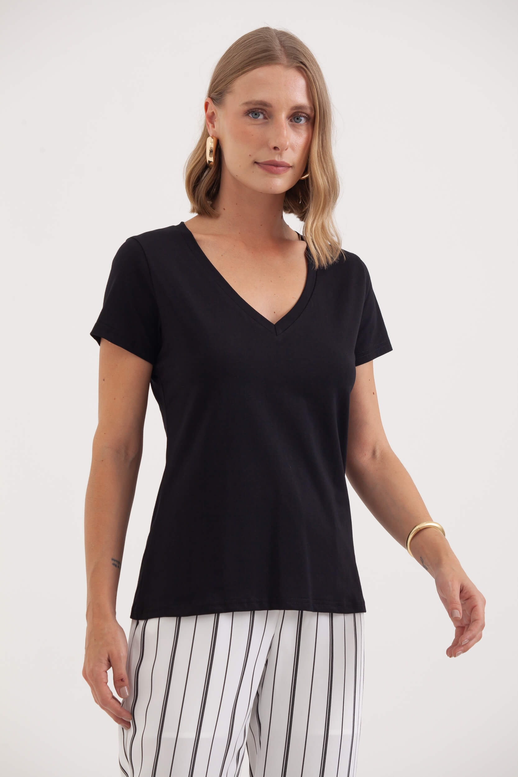 Camiseta Basic Decote V  Preto