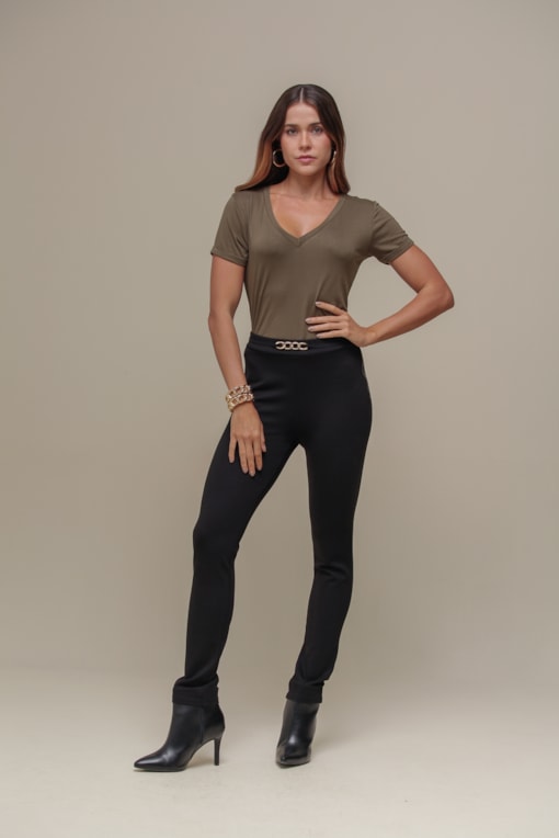 Camiseta Basic Decote V  Verde oliva