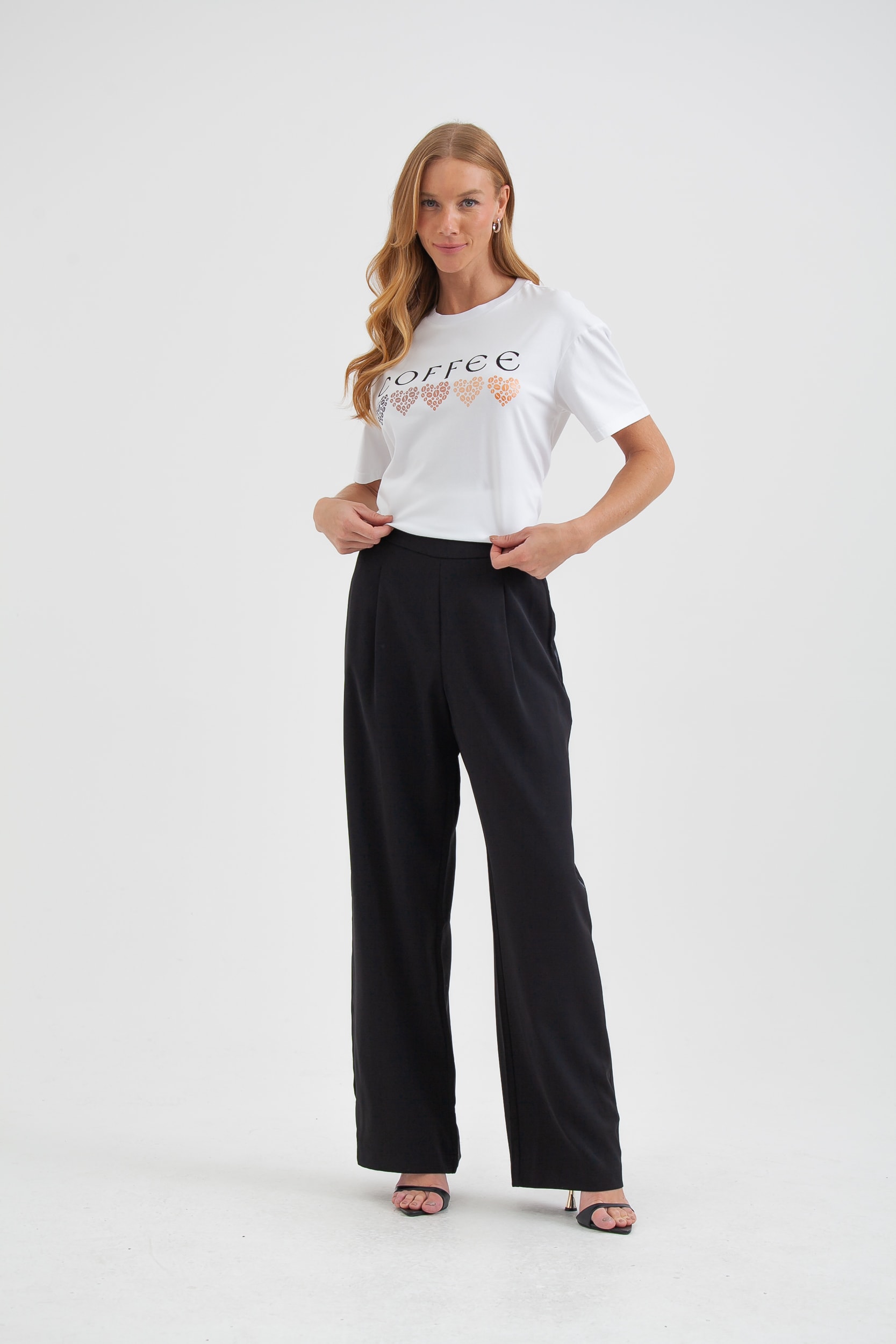 Camiseta Coffee Coração Grãos Branco