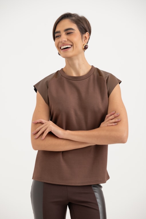 Camiseta Com Detalhe Em Pu Marrom