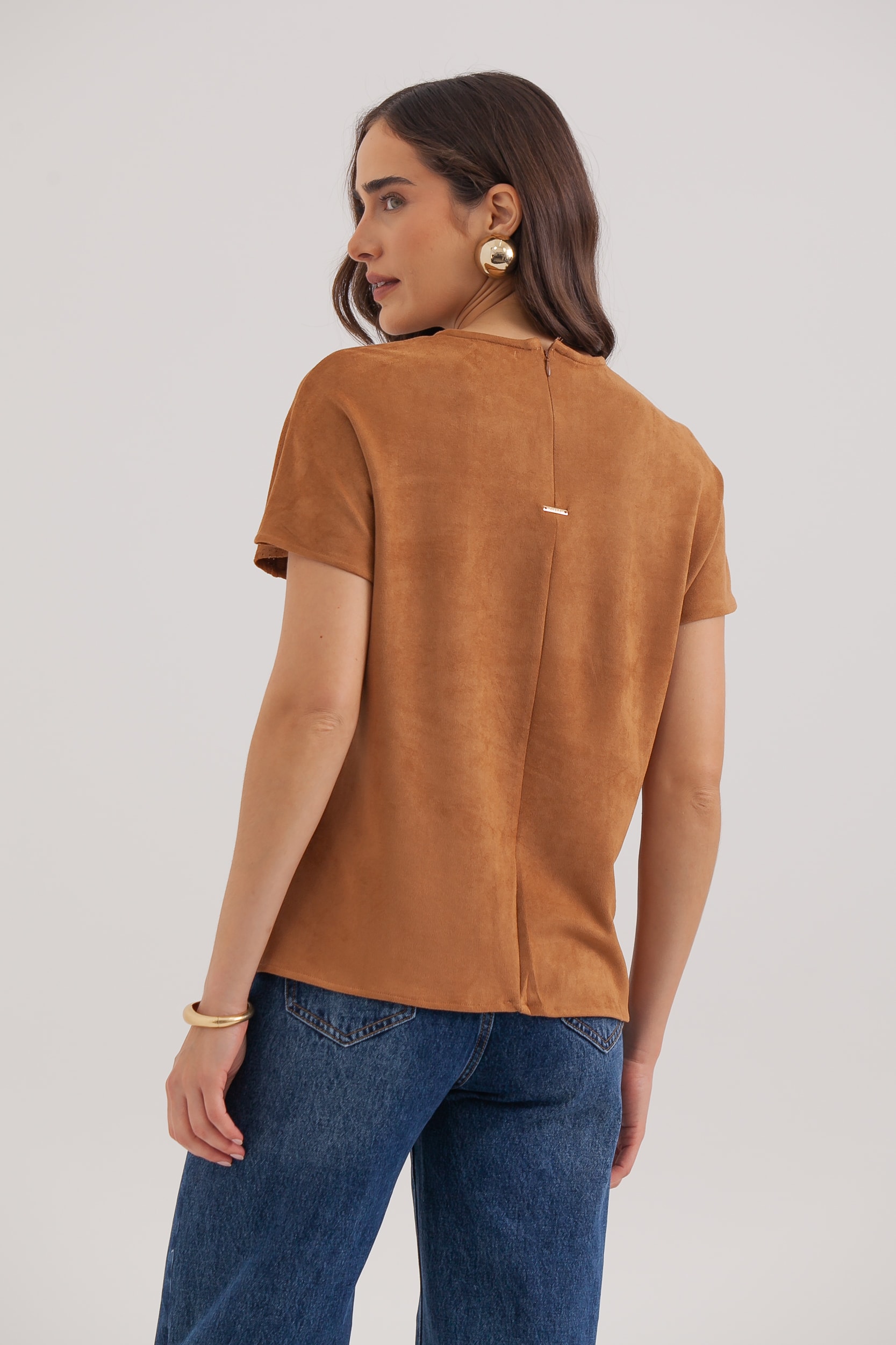 Camiseta De Suede Com Pala Furadinha Camel