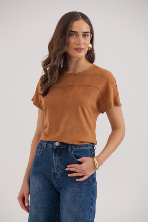 Camiseta De Suede Com Pala Furadinha Camel