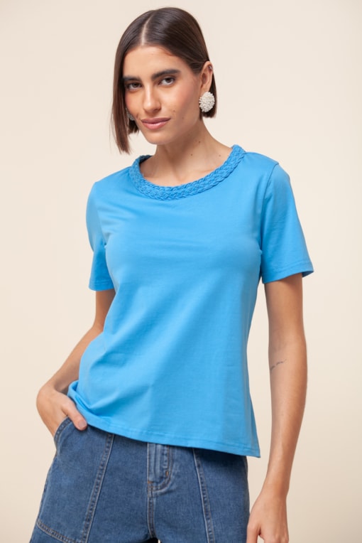 Camiseta Decote Trançado  Azul