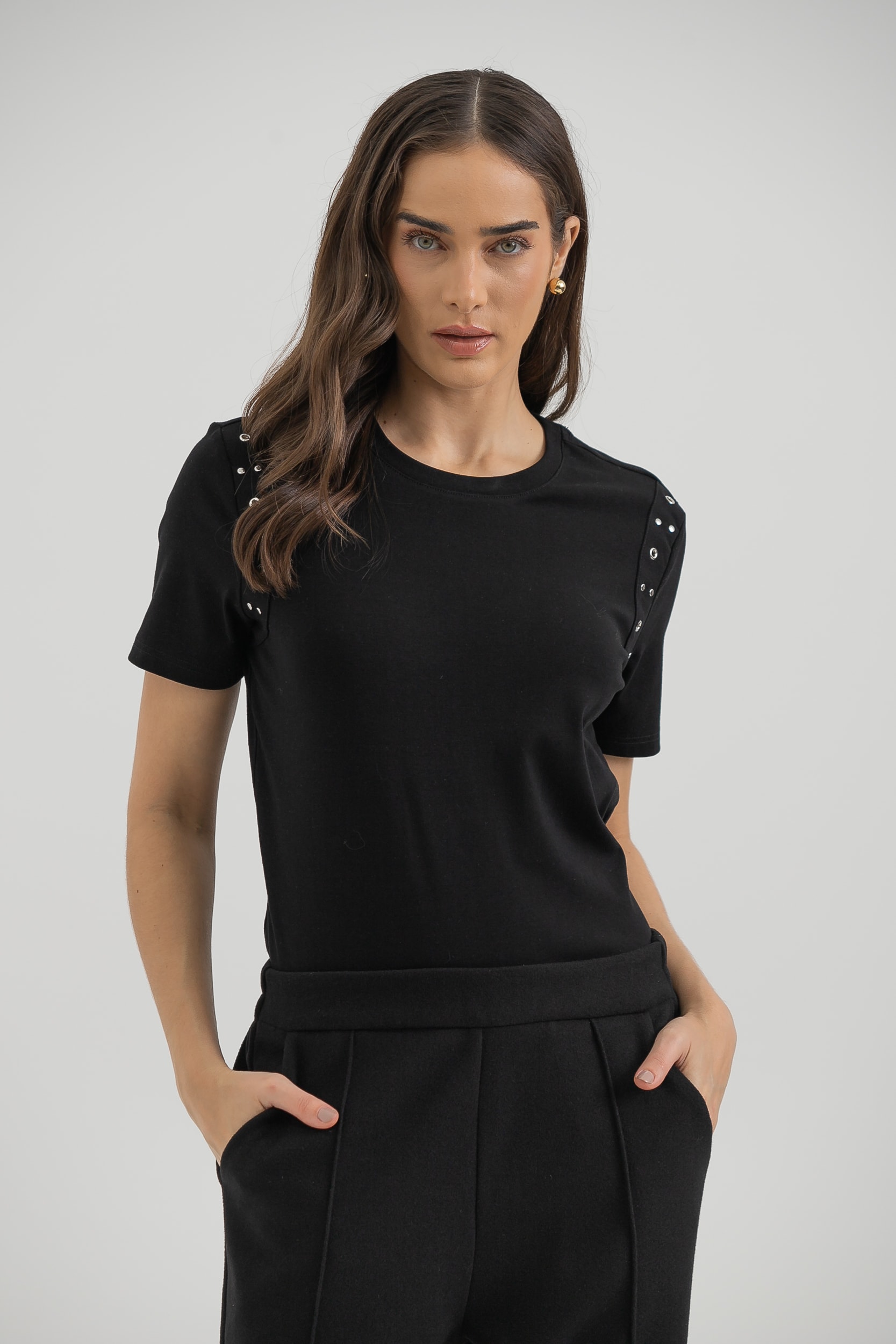 Camiseta Manga Curta Ilhós Preto