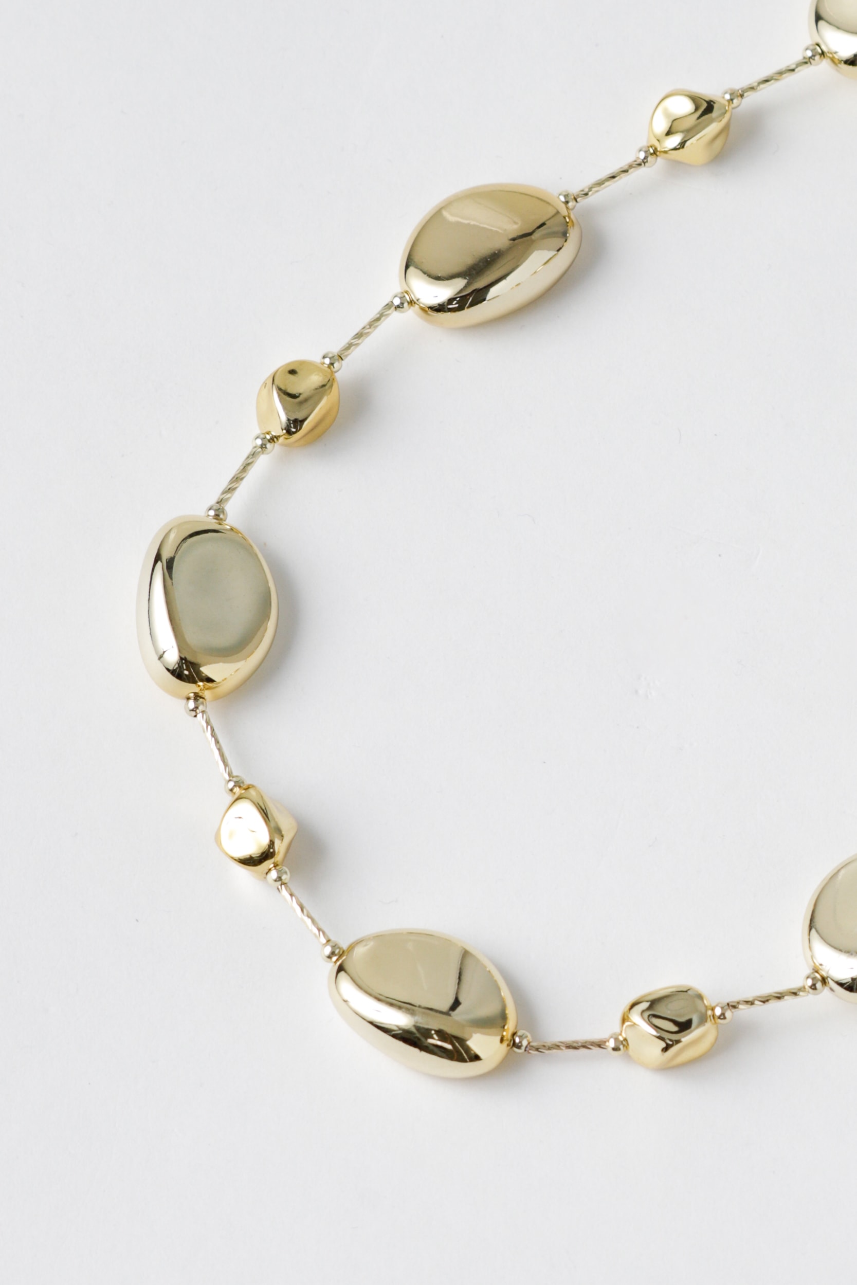 Colar Com Formas Orgânicas  Dourado