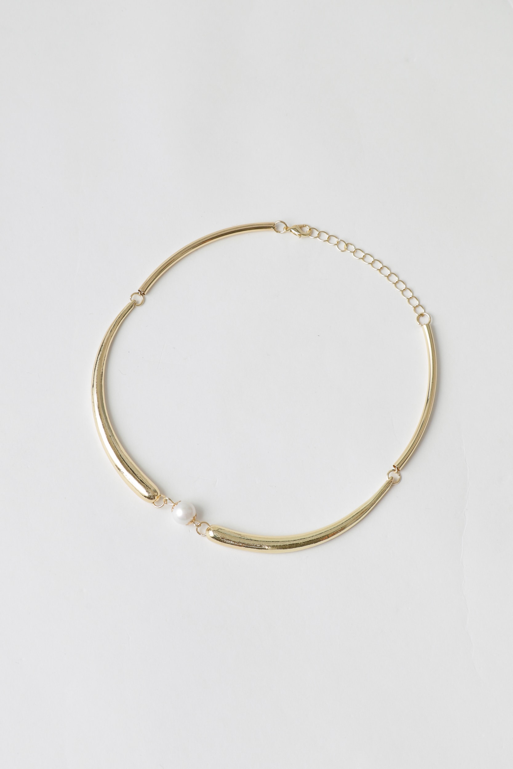 Colar Com Segmentos E Pérola Central Dourado