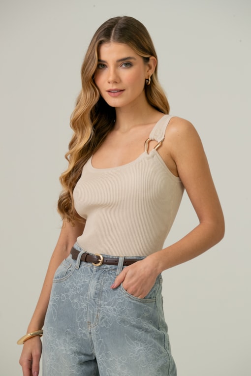 Regata Tricot Com Aviamento Ombro Bege