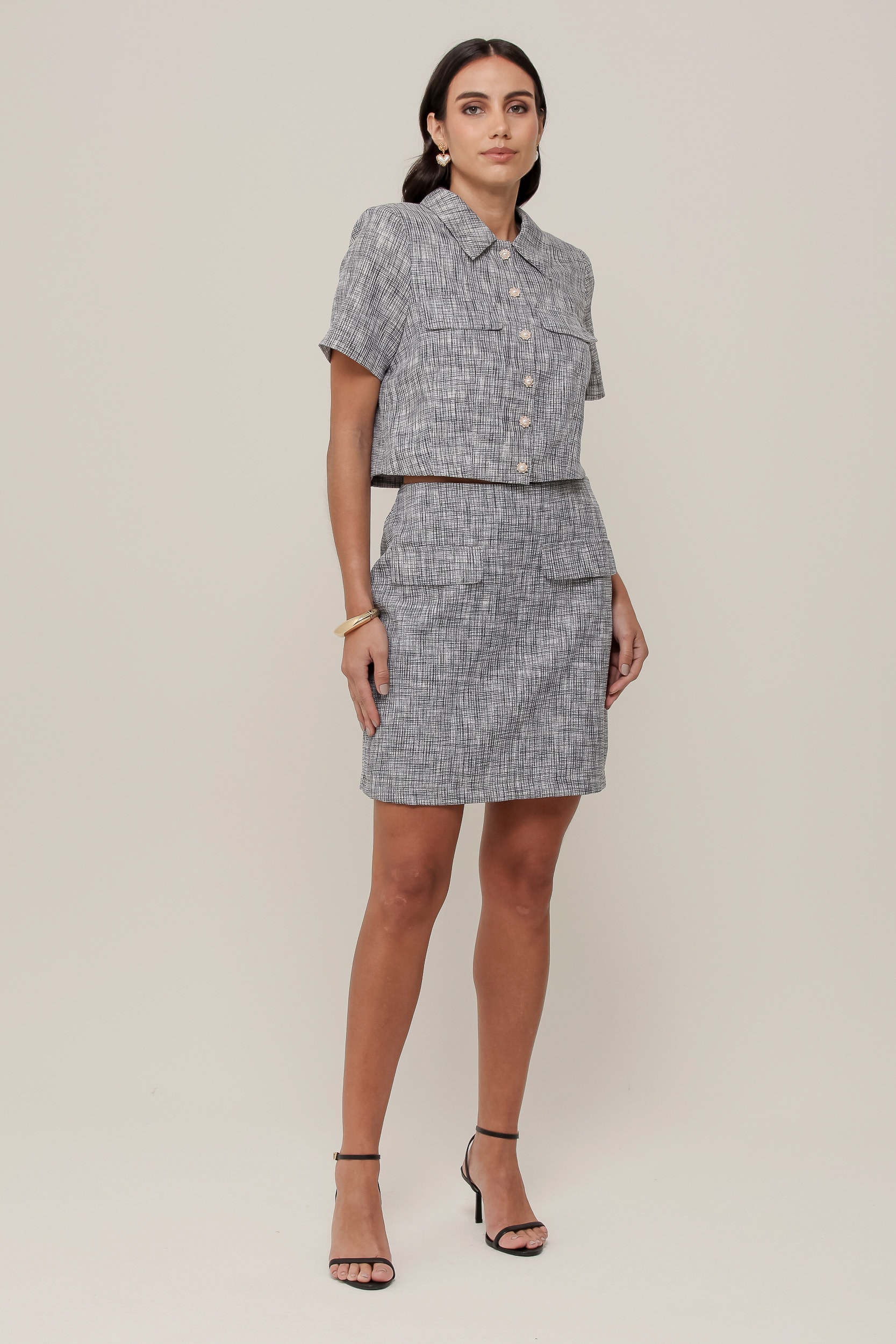 Saia Curta Em Tweed Preto