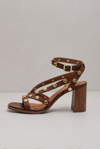 Sandália Salto com Tachas Marrom