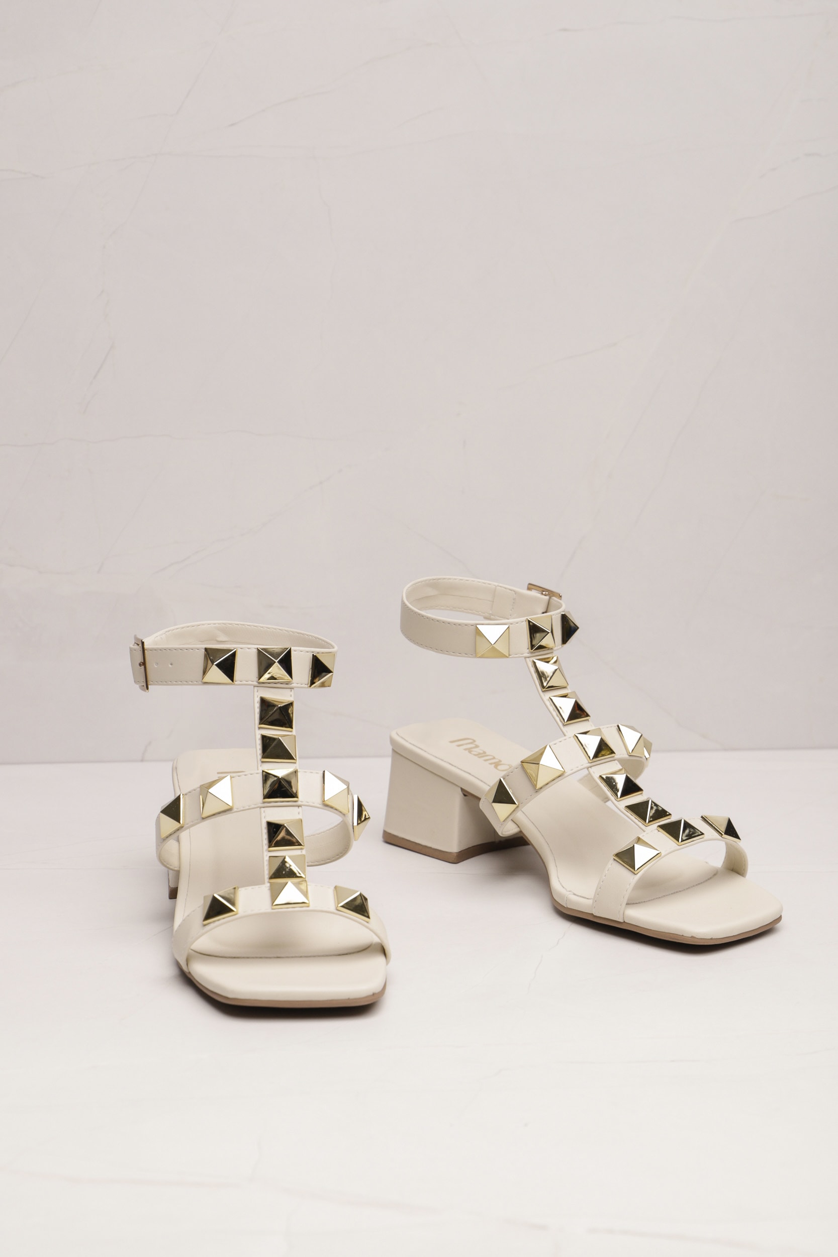 Sandália Salto Médio Spikes Off-white