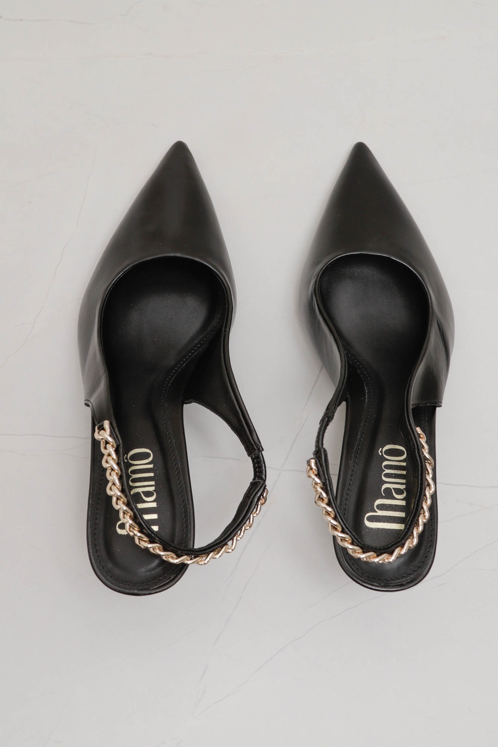 Scarpin Bico Fino Detalhe Corrente Preto