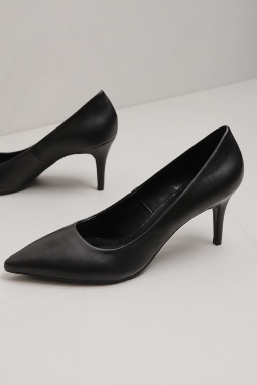 Scarpin Bico Fino Liso Preto