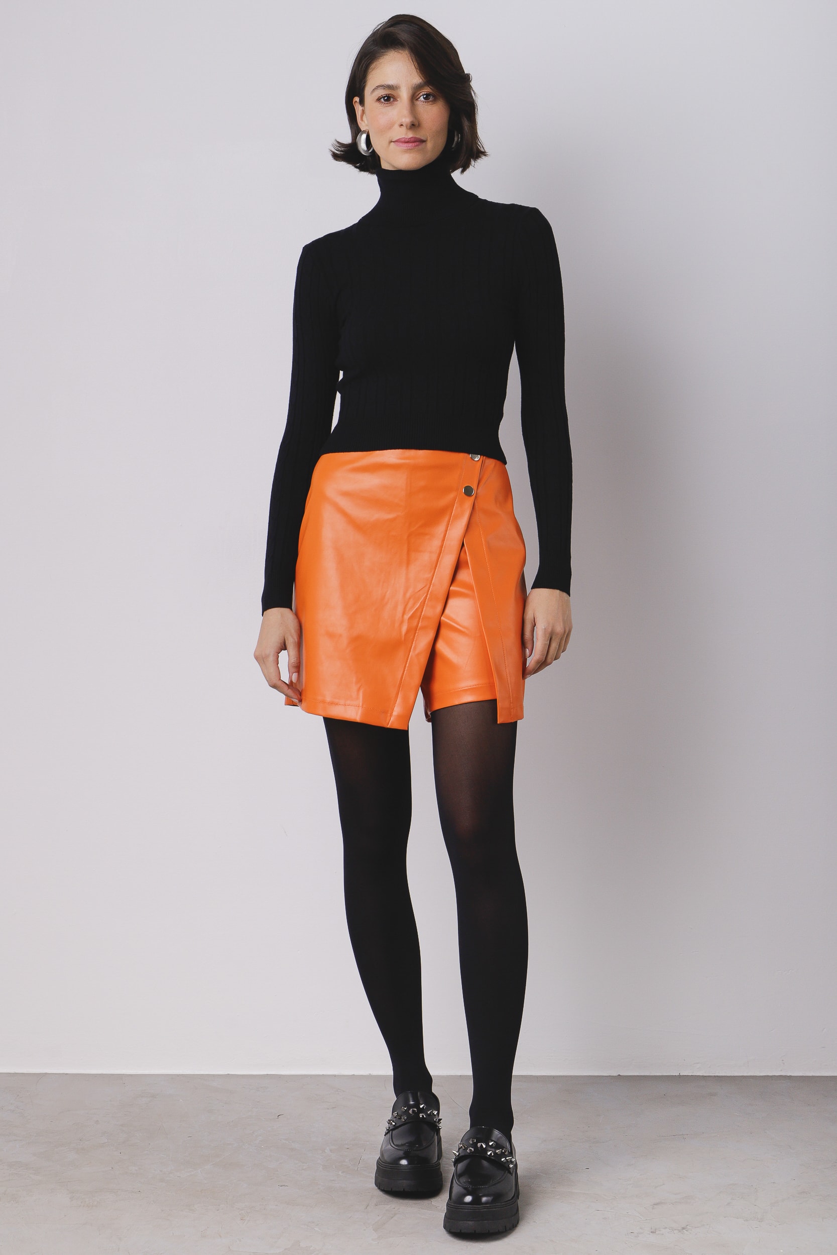 Short Saia Transpassda Com Botões Laranja