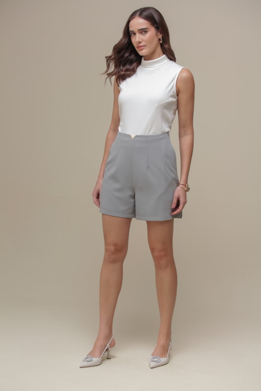 Shorts Alfaiataria Detalhe em V Cinza