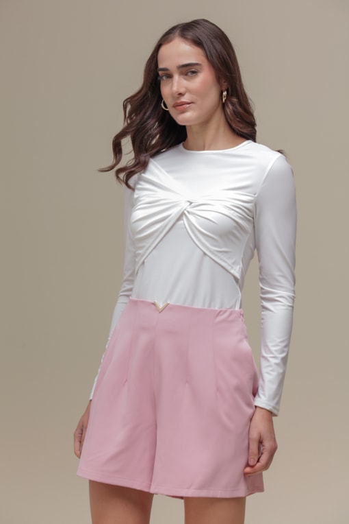 Shorts Alfaiataria Detalhe em V Rosa