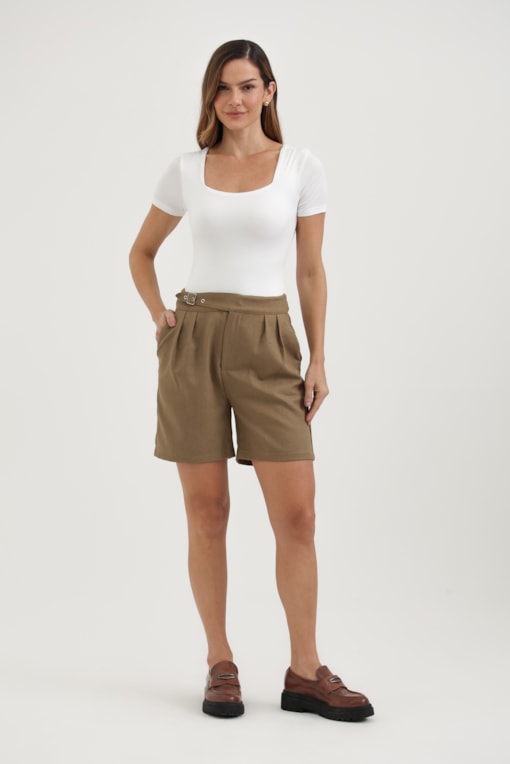 Shorts Alfaiataria Pregas Cinto Embutido Marrom