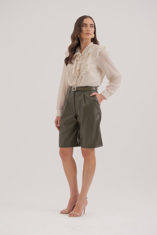 Shorts Em Pu Com Cinto Verde 