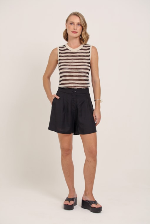 Shorts Linho Pregas Botão Forrado  Preto