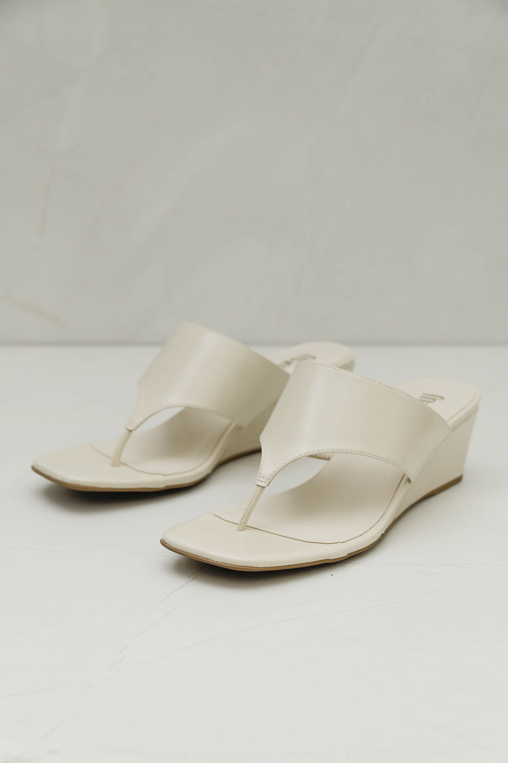 Tamanco Plataforma Tira De Dedo Off-white