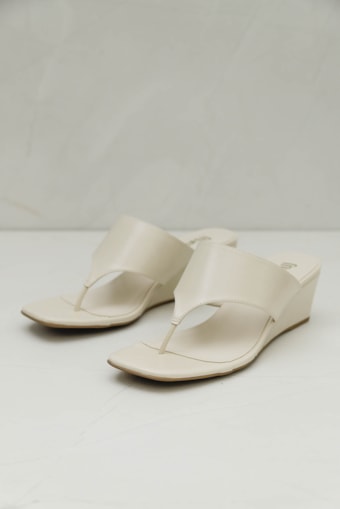 Tamanco Plataforma Tira De Dedo Off-white