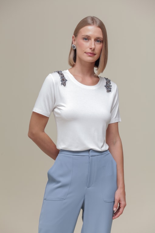 Tee Básica com Detalhe Nos Ombros  Off-white