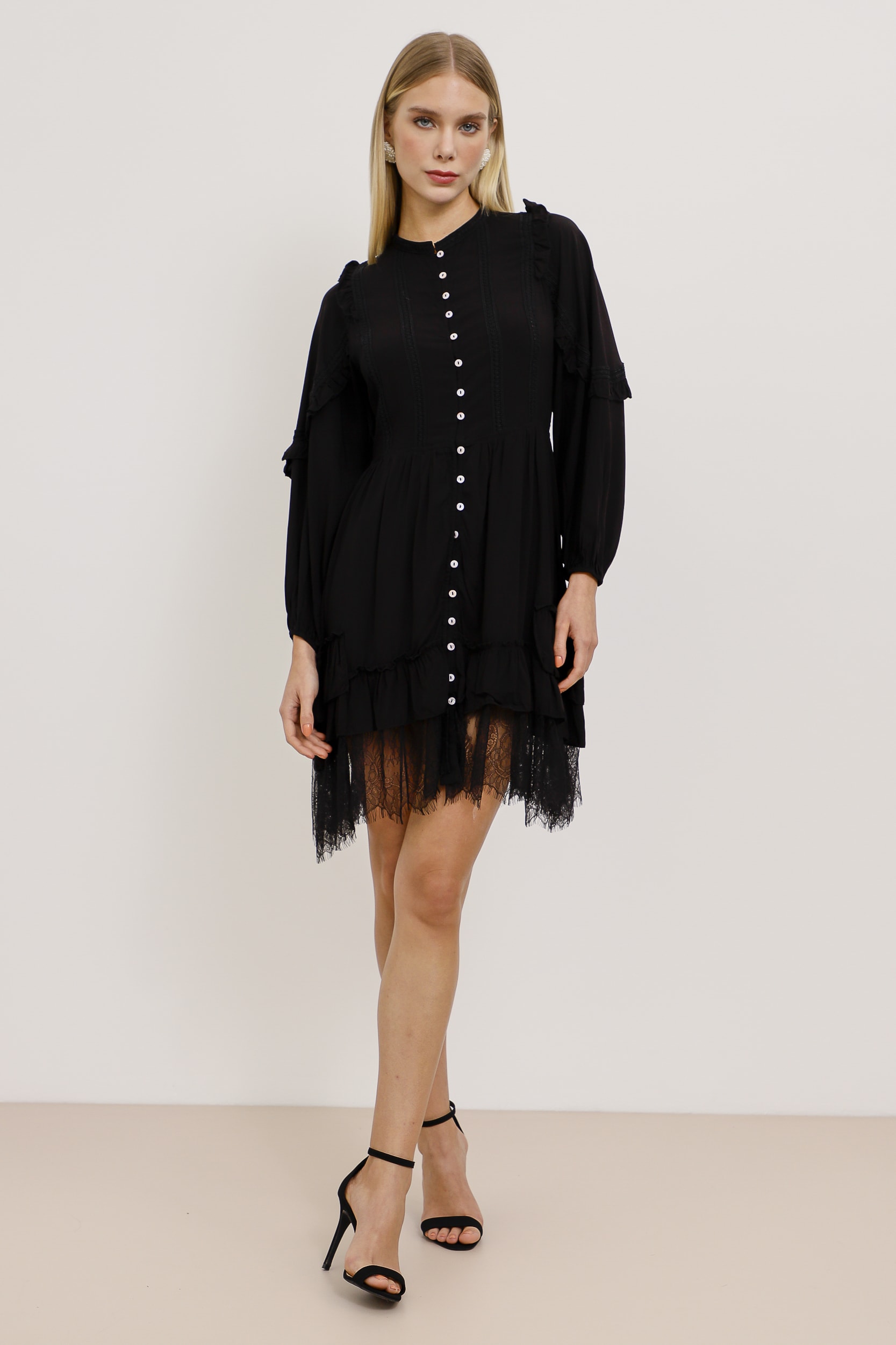 Vestido Curto Boho Viscose com Renda  Preto