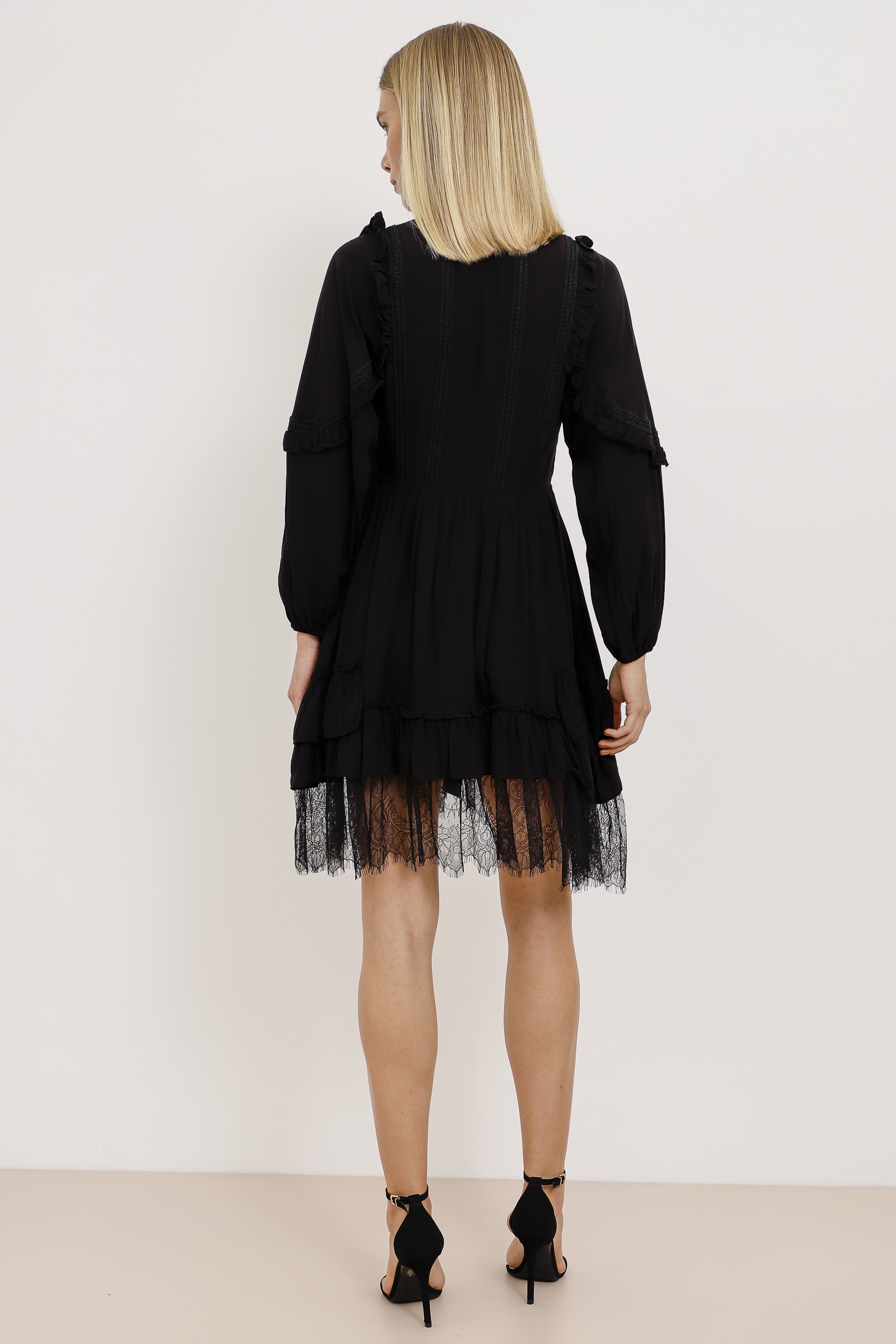 Vestido Curto Boho Viscose com Renda  Preto