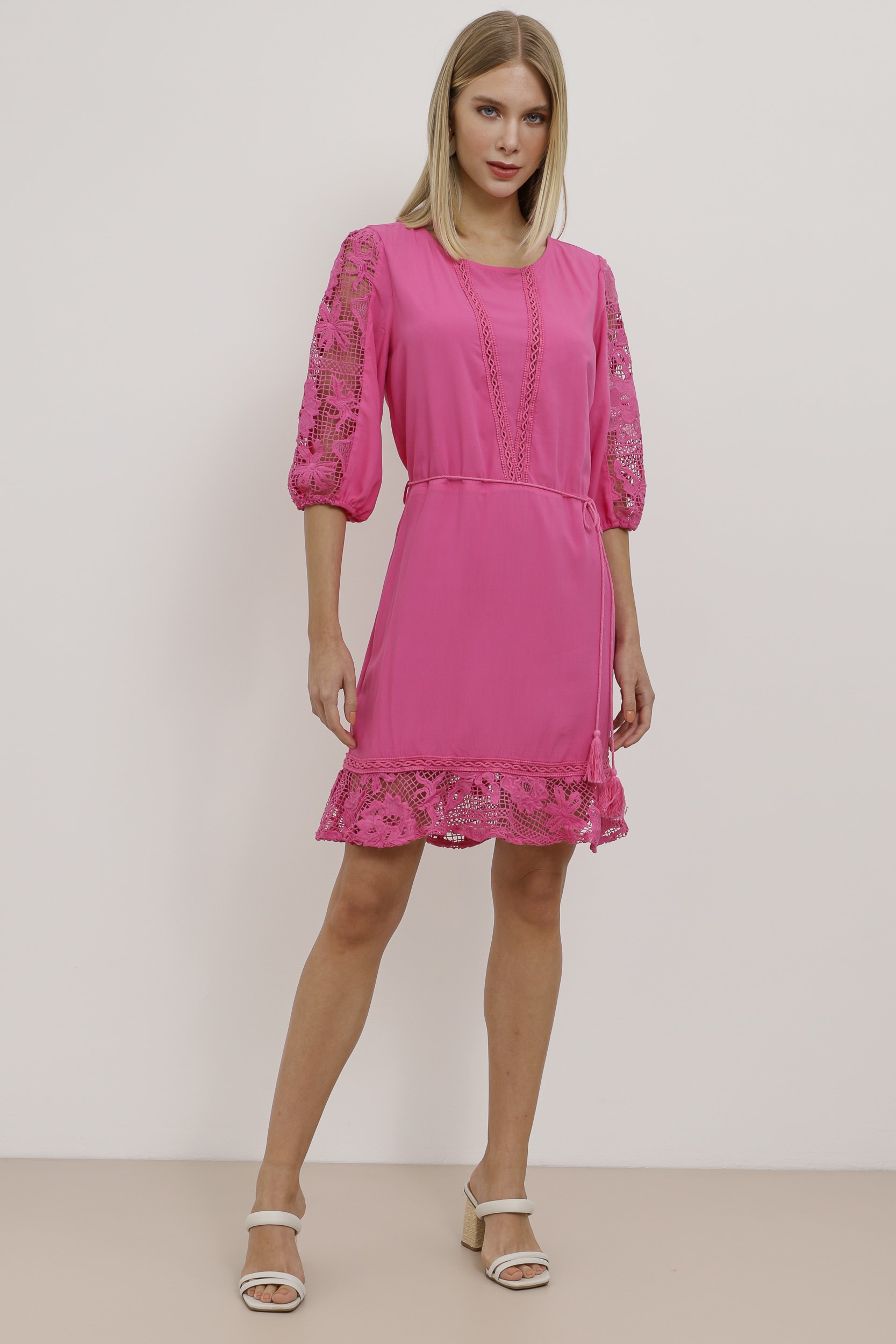Vestido Curto Viscose Com Renda Guipure Pink